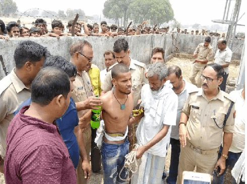 Newslab24:भदोही :युवक मोबाइल के टावर पर चढ़ गया और डांस करने लगा