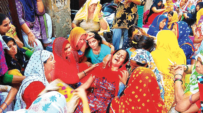 पानी को लेकर बहा खून: गोली से घायल युवक की मौत, पत्नी और 2 बेटे लड़ रहे जिन्दगी की जंग
