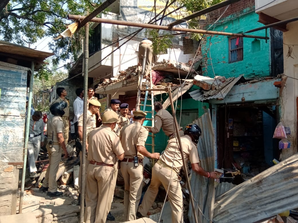 वाराणसी: मकान में धमाका, 1 की मौत, कई घायल