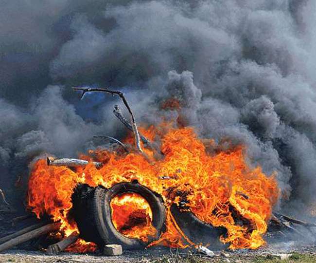 शर्मनाक: कूड़ा-करकट और टायर से पुलिस ने कर दिया अंतिम संस्कार, हेड कांस्टेबल सस्पेंड