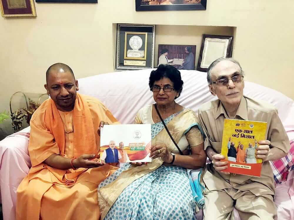 CMO की संदिग्ध हाल में ट्रेन से कटने से मौत, कुछ दिन पहले मिले थे CM योगी