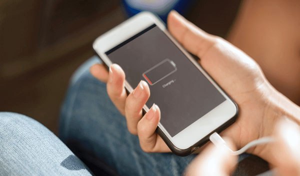 मोबाइल की बैटरी के लिए खतरनाक होती है यें आदतें…