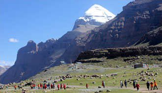 खराब मौसम: नेपाल में फंसे 1500 मानसरोवर यात्री, मदद कर रहा भारतीय दूतावास