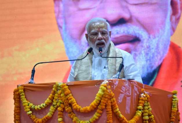 वाराणसी: देश के लिए मैं प्रधानमंत्री हूं, लेकिन आपके लिए मैं सेवक हूं, पढ़ें- पीएम के भाषण की बड़ी बातें