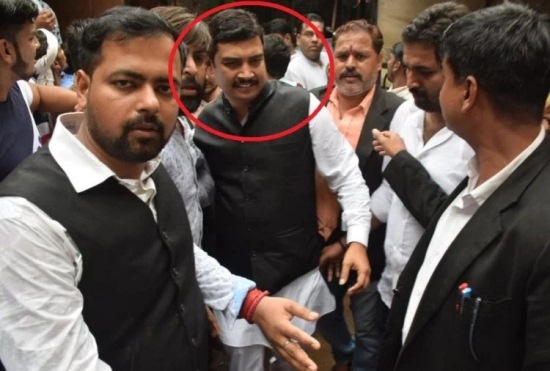 रेप का मामला: फरार घोसी के BSP सांसद अतुल राय ने किया सरेंडर, न्यायिक हिरासत में भेजे गए जेल