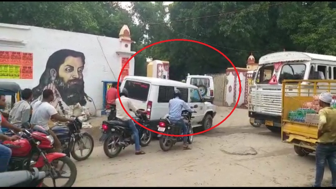 PM-CM ने खत्म की, लेकिन BHU में आज भी चलता हैं VIP कल्चर