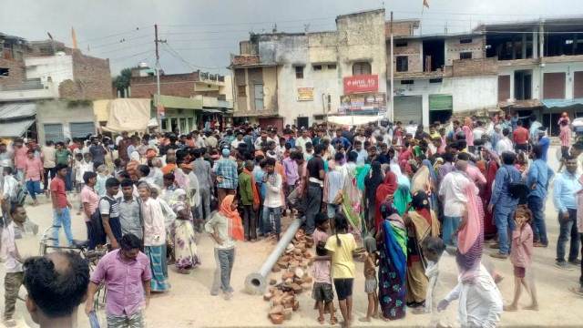 चौड़ीकरण की जद में आए मकान की पटिया गिरी, दब कर मजदूर की दर्दनाक मौत