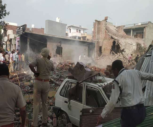 पंजाब: पटाखा फैक्ट्री में धमाका, 15 लोगों की मौत, मलबे के नीचे कई दबे