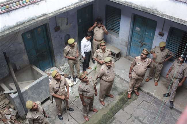 वाराणसी: डबल मर्डर से दहशत, पति पत्नी की गोली मार कर हत्या