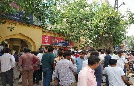 राजस्थान: बदमाशों ने थाने में घुसकर बरसाई गोलियां, छुड़ा ले गए साथी को, भाग खड़े हुए पुलिसकर्मी